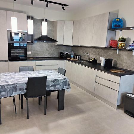 The Palm Court Apartment เซนต์พอลส์เบย์ ภายนอก รูปภาพ